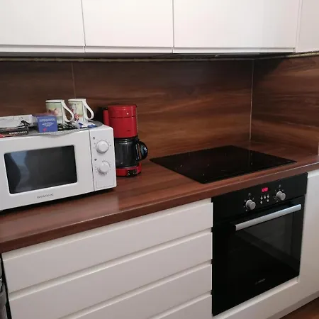 Apartment Queency Cu Gradina Si Parcare Gratuita