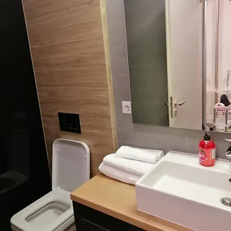 Queency Cu Gradina Si Parcare Gratuita