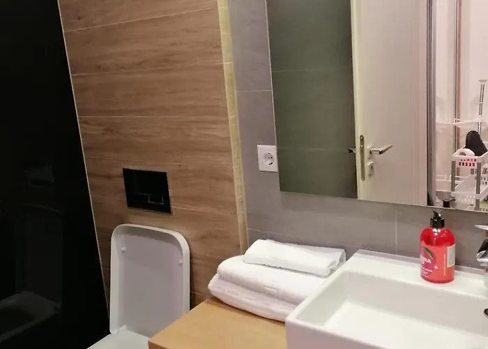 Queency Cu Gradina Si Parcare Gratuita